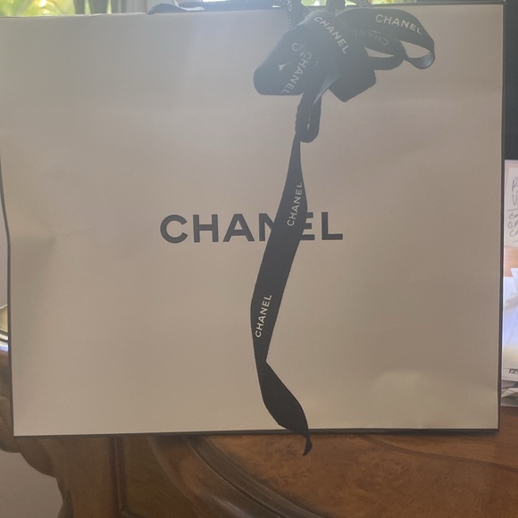 Chanel SENT WITH LOVE Gift Set lots in the bag! - Picture 5 of 16